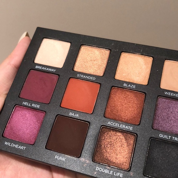 Urban Decay BORN TO RUN eyeshadow palette - Picture 3 of 5